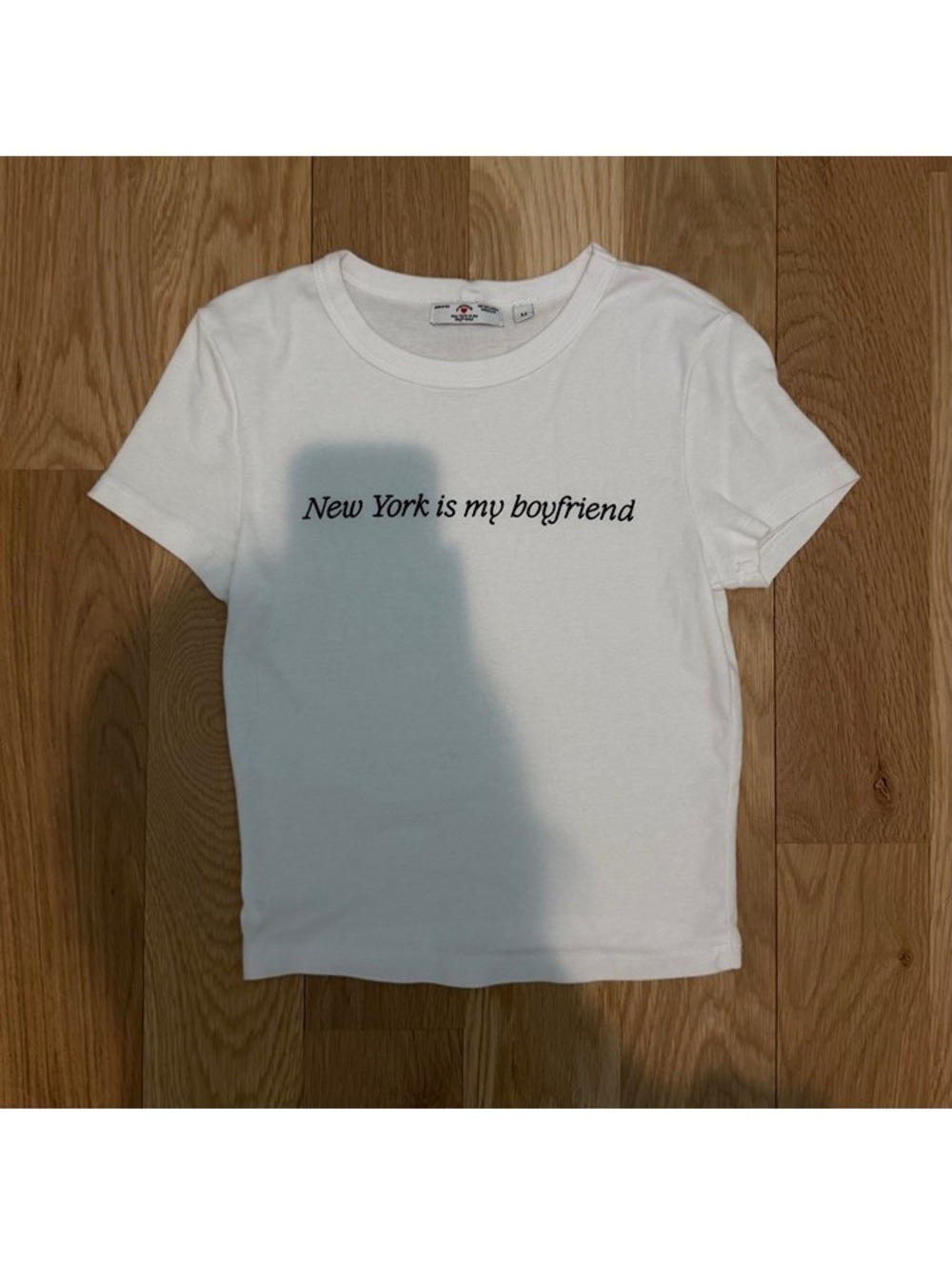 new york is my boyfriend white graphic t-shirt size medium